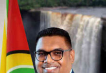 SHOCKER: Nigerian man, Ikenna Chimezie attempts to kill President of Guyana (Photo) Nigerian man attempts to kill President of Guyana