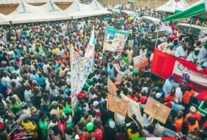 Former Deputy Governor, Speaker, 3000 Others Dump APC, Defect To PDP