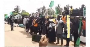 Nigerians Take Protest To army HQ, beg Military to take over power