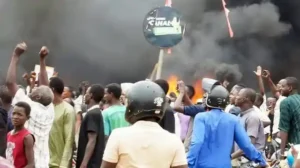 Citizens attack politicians on the street and set Ruling party HQ on fire (videos)