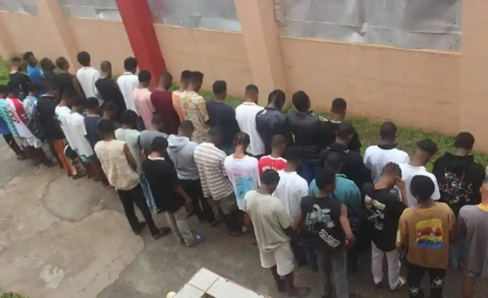 EFCC Nabs 40 Suspected Internet Fraudsters in Effurun, Delta State