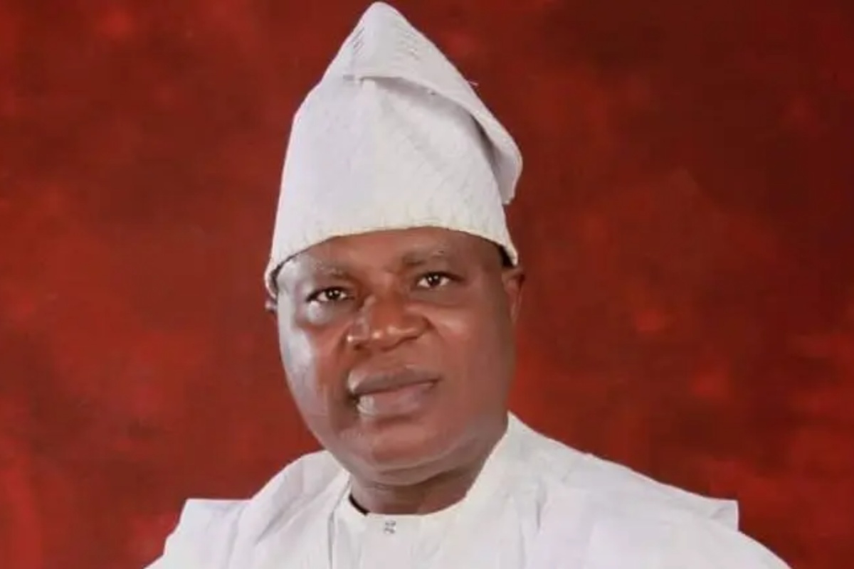 Paul Akintelure Biography