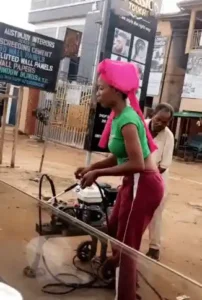 Video Of Nigerian Lady Helping Her Father With His Vulcanizing Work