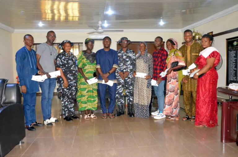 IGP Presents N47 Million Cheque To Families Of Deceased Officers In Kogi