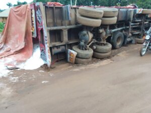 4 Reportedly Dead As Trailer Fell Into Ditch In Ogbomosho [PHOTOS]